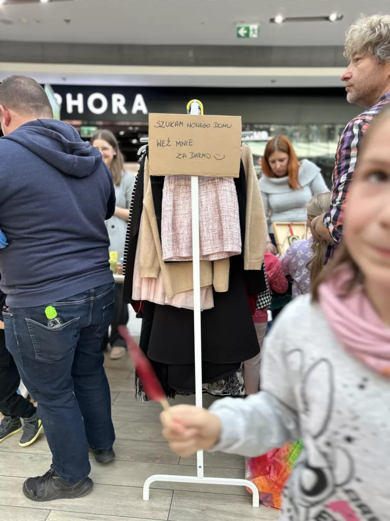 Wymiana ubrań - Kawiarenka Naprawcza Koszalin - Emka