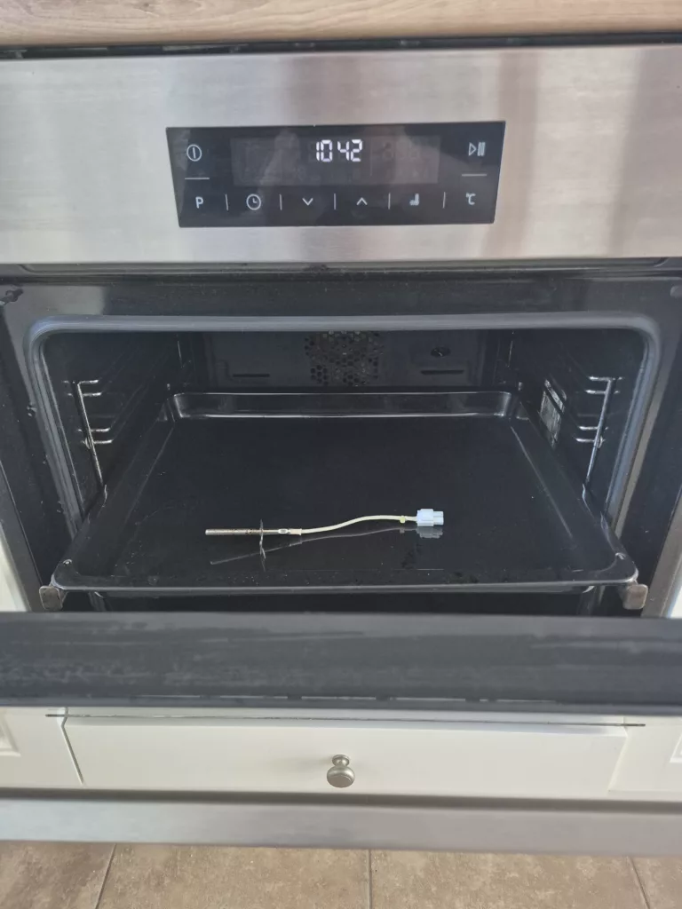 Piekarnik Beko BBEAG04N pokazuje 113 stopni gdy jest wyłączony - wymiana czujnika temperatury