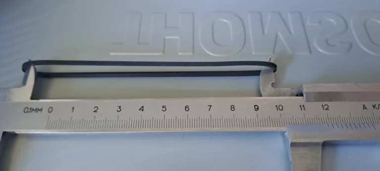 Pomiar suwmiarką celem doboru paska napędowego w magnetowidzie Thomson VTH6210C