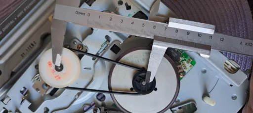 Wymiana paska napędowego w magnetowidzie  Thomson VTH6210C - naprawiaj, nie wyrzucaj