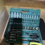 Komplet narzędzi przydatnych do wymiany grzałki parownika w lodówce Samsung RS7567THCSP/EF