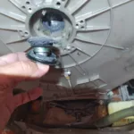 Ukręcony wałek napędowy bębna pralki Whirlpool TDLR 60220