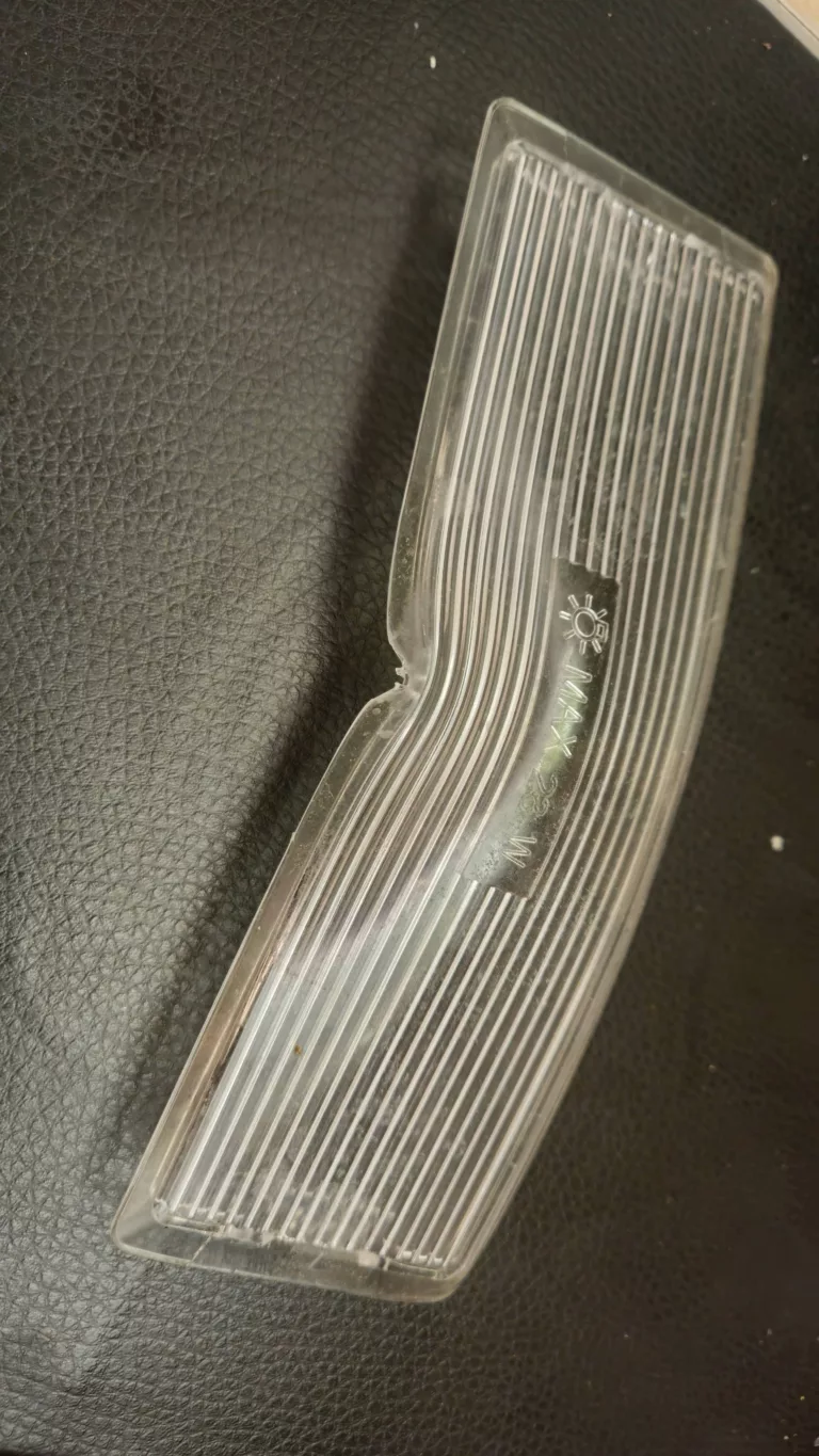 Zdeformowana osłona żarówki w okapie Amica OSC5232I - wymiana klosza żarowki