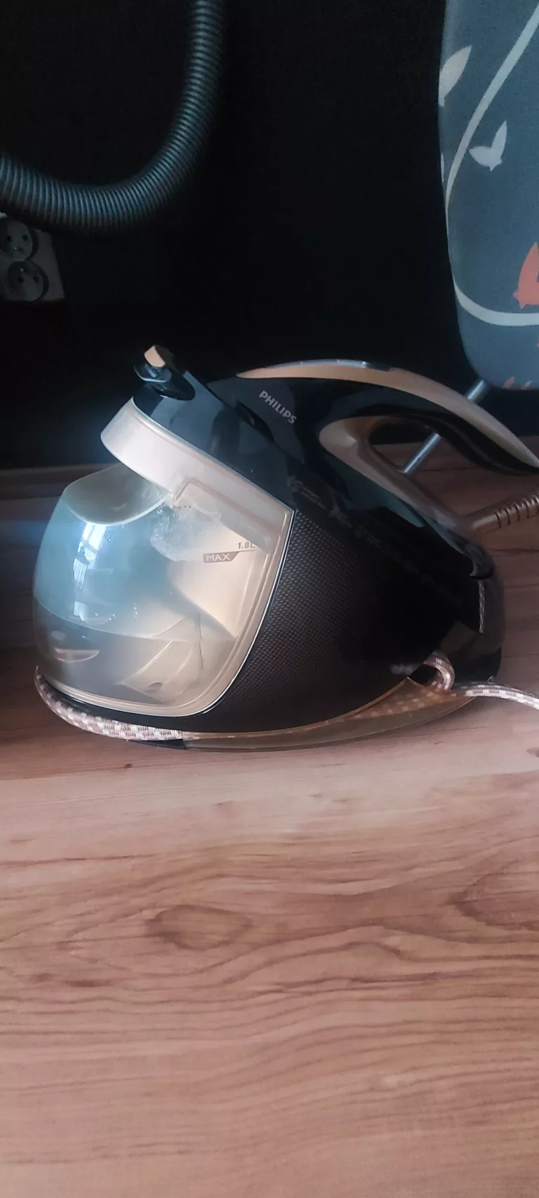 Problem z generatorem pary PHILIPS PerfectCare Elite Plus GC9682/80 - para leci z połowy stopy