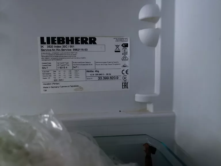 Tabliczka znamionowa w lodówce Liebherr IK352020C
