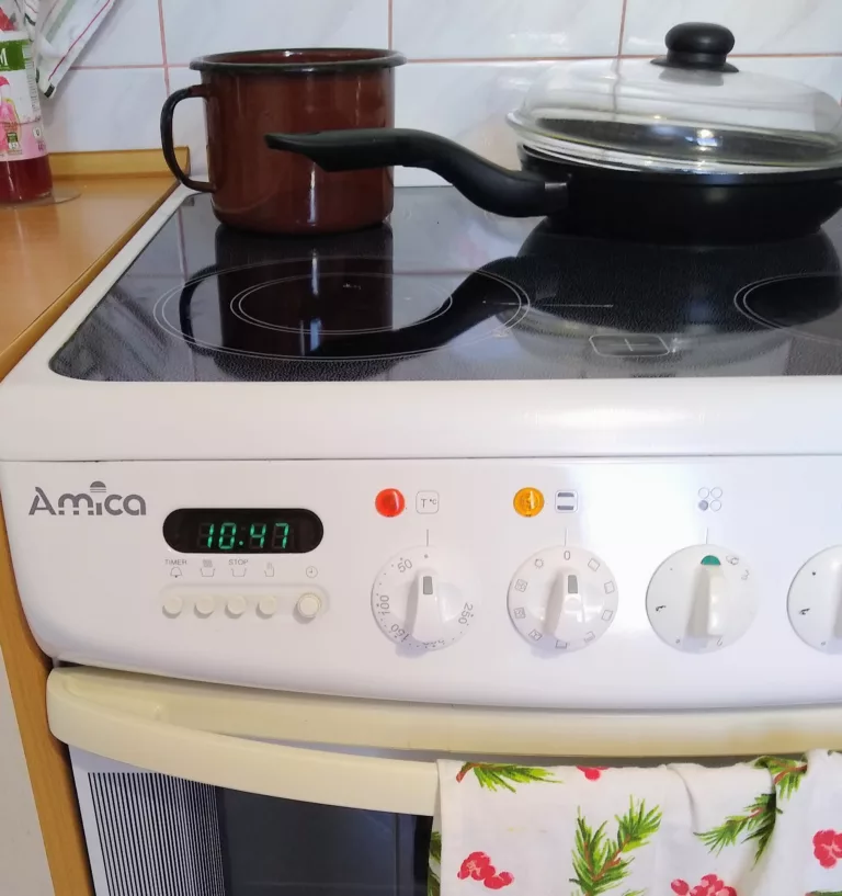 Kuchenka elektryczna Amica C602.734TE 18831 po wymianie wytartych pokręteł