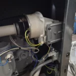 Wymiana pompy w zmywarce Whirlpool ADP4109 H - na dnie zmywarki pozostawała niewypompowana woda