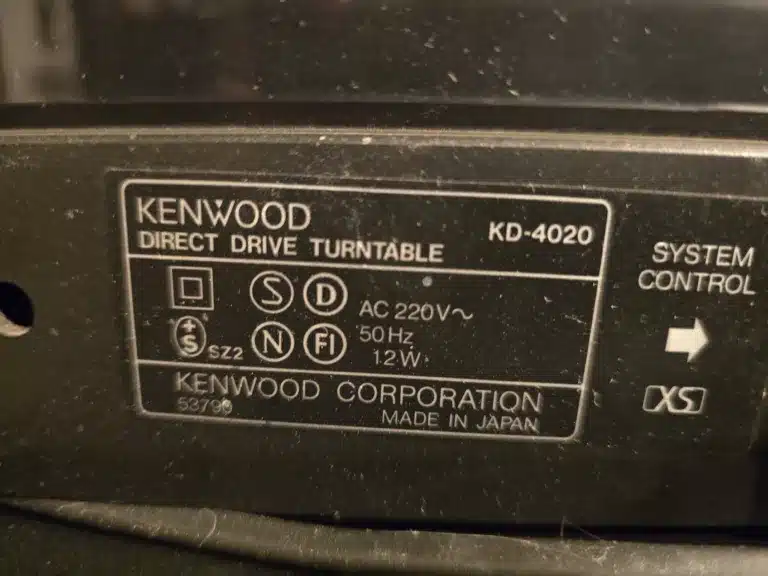 Tabliczka znamionowa gramofonu Kenwood-4020