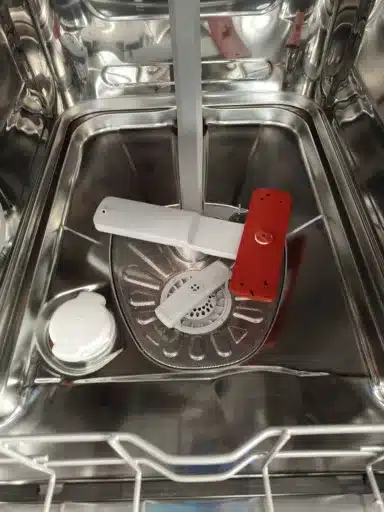 Zmywarka AEG 45 wyświetla kod i30. Czyszczenie elementów oraz wymiana uszczelki obwodowej, uszczelki drzwi oraz śmigła - naprawiaj, nie wyrzucaj
