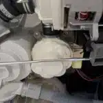 Zmywarka Kernau KDI 6654 - zamontowany zawór rozdzielający wodę