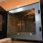 Kuchenka mikrofalowa Electrolux - wnętrze